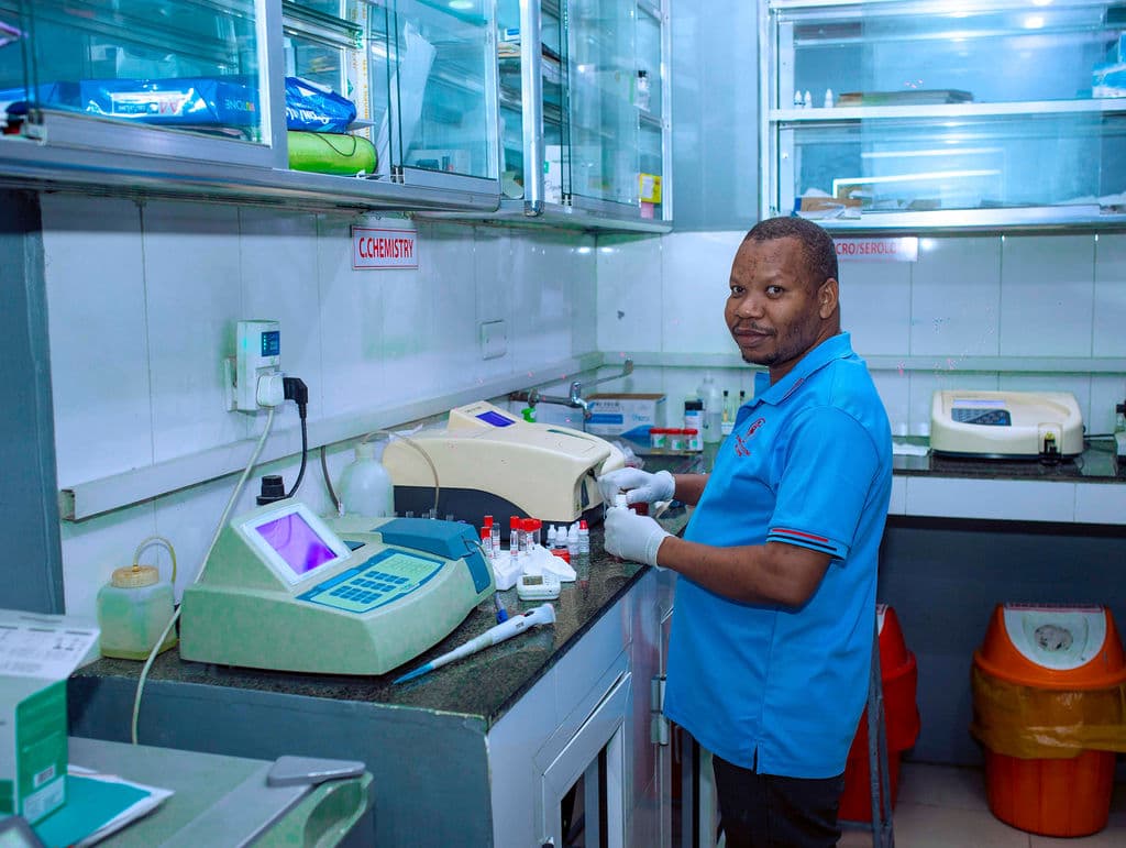 Clinical chemistry laboratory station